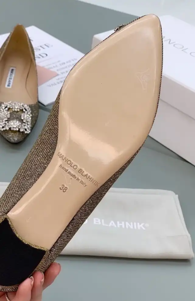 hype Manolo Blahnik flat shoes