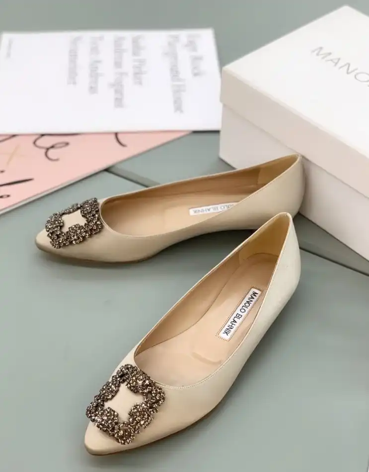 hype Manolo Blahnik flat shoes