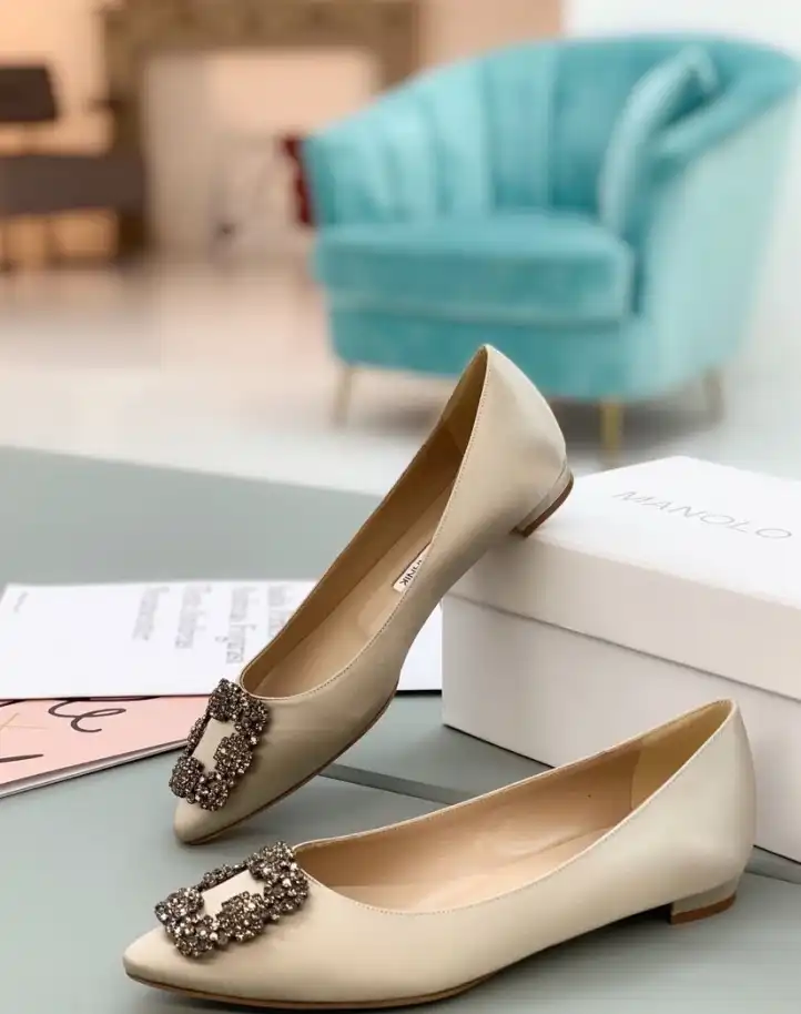 hype Manolo Blahnik flat shoes