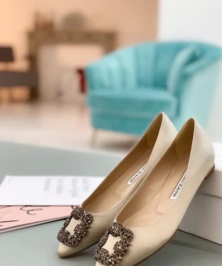 hype Manolo Blahnik flat shoes