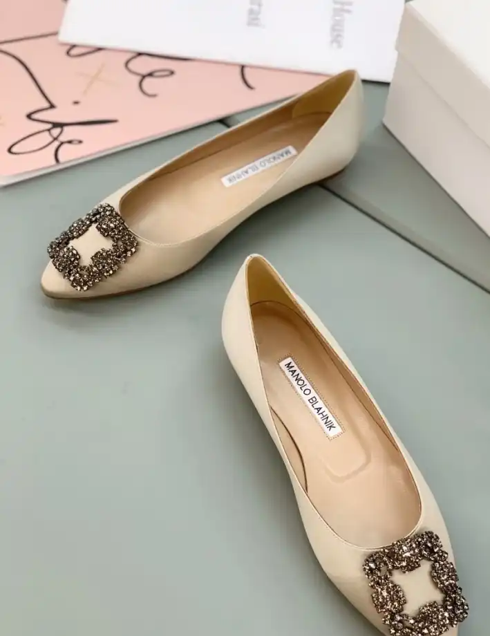 hype Manolo Blahnik flat shoes