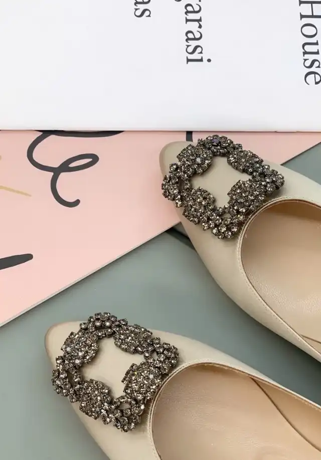 hype Manolo Blahnik flat shoes