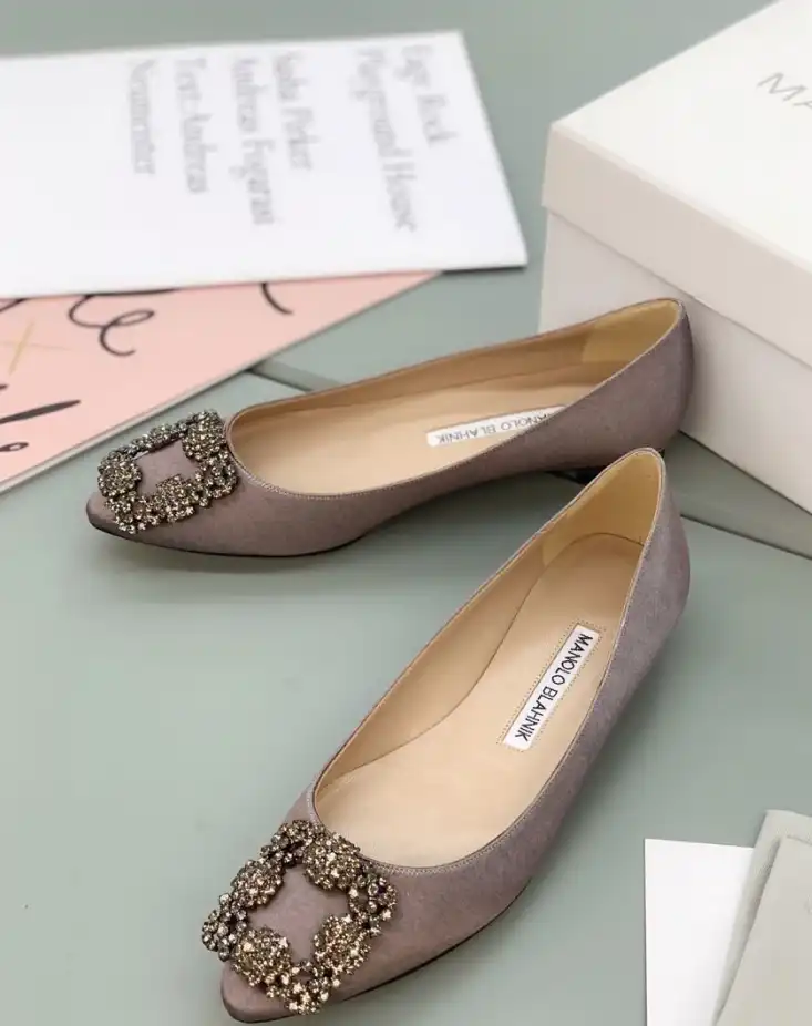 hype Manolo Blahnik flat shoes