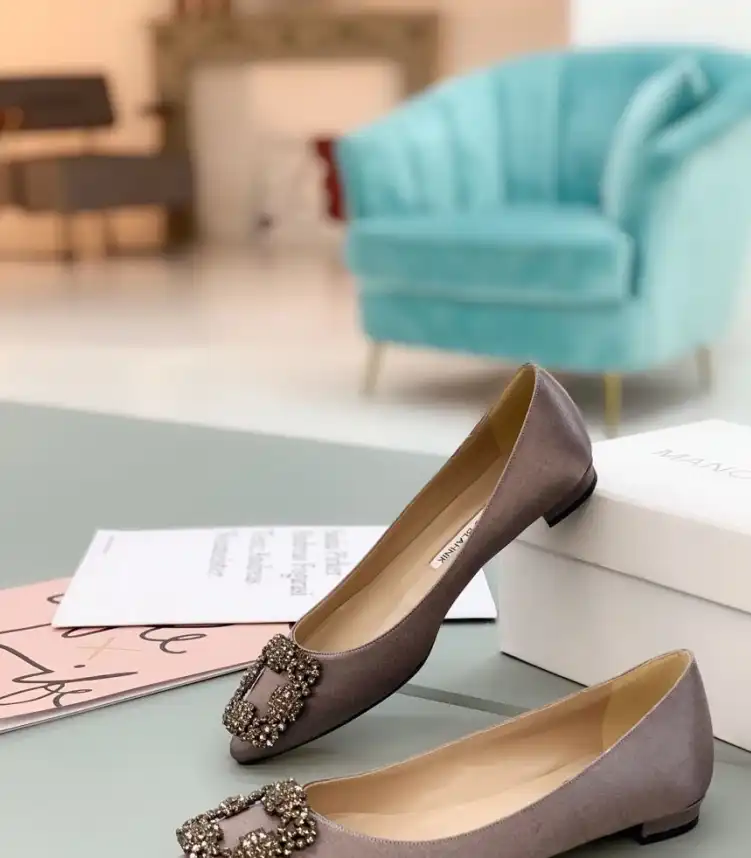 hype Manolo Blahnik flat shoes