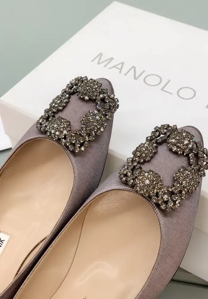 hype Manolo Blahnik flat shoes