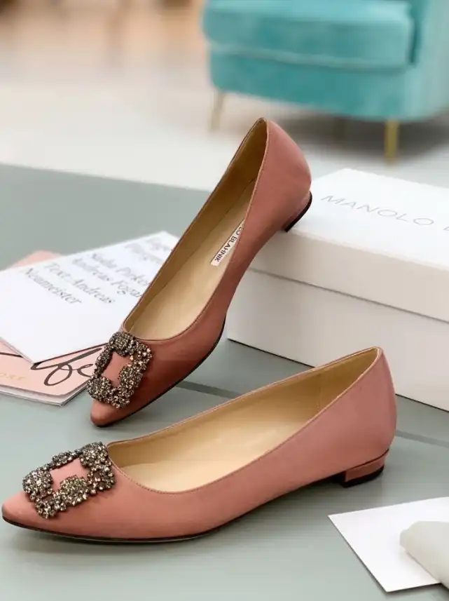 hype Manolo Blahnik flat shoes