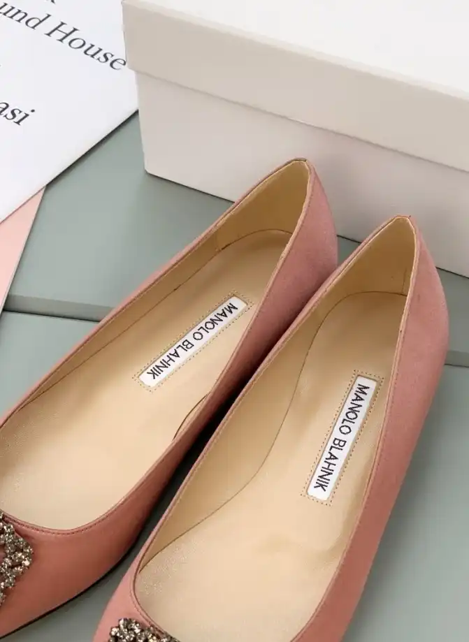 hype Manolo Blahnik flat shoes