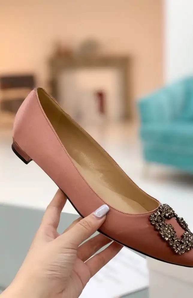 hype Manolo Blahnik flat shoes