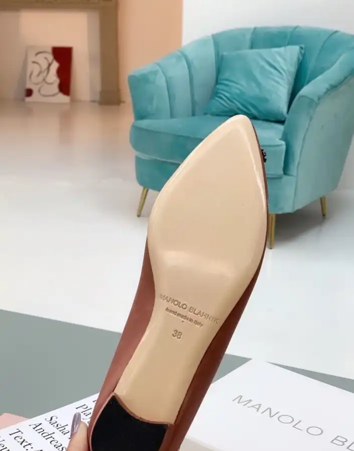 hype Manolo Blahnik flat shoes