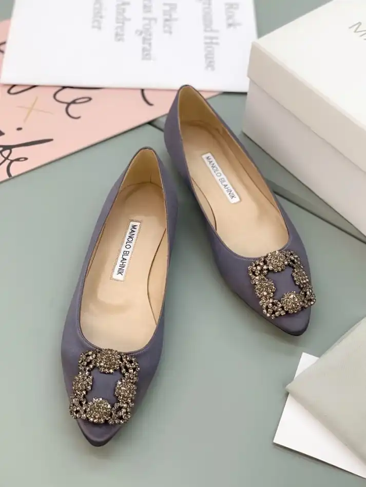 hype Manolo Blahnik flat shoes