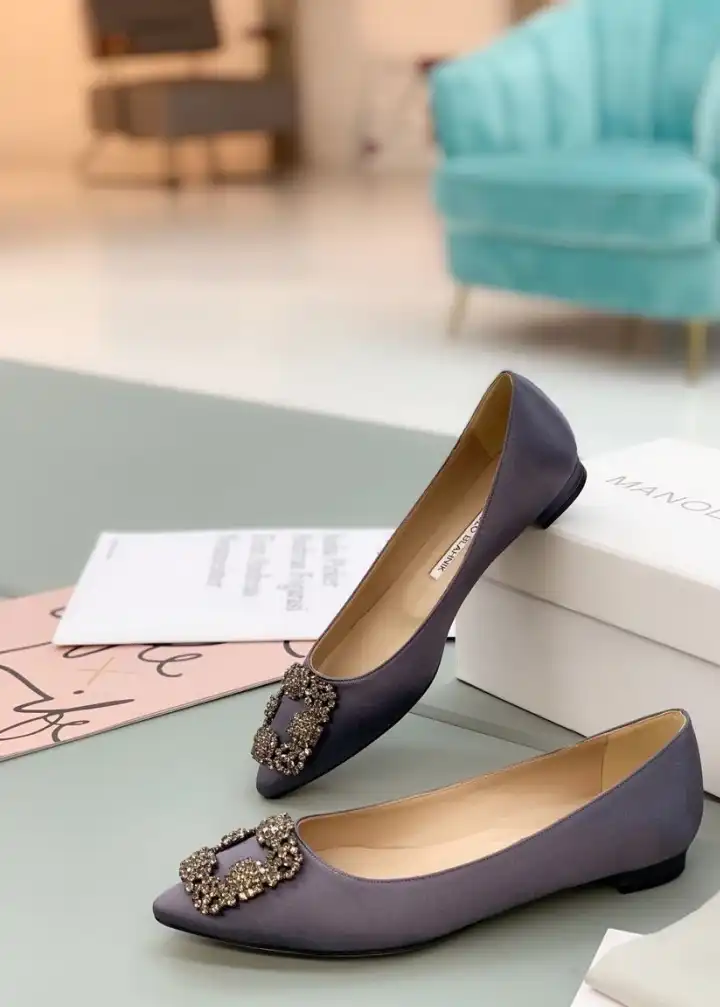 hype Manolo Blahnik flat shoes