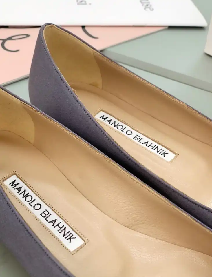 hype Manolo Blahnik flat shoes