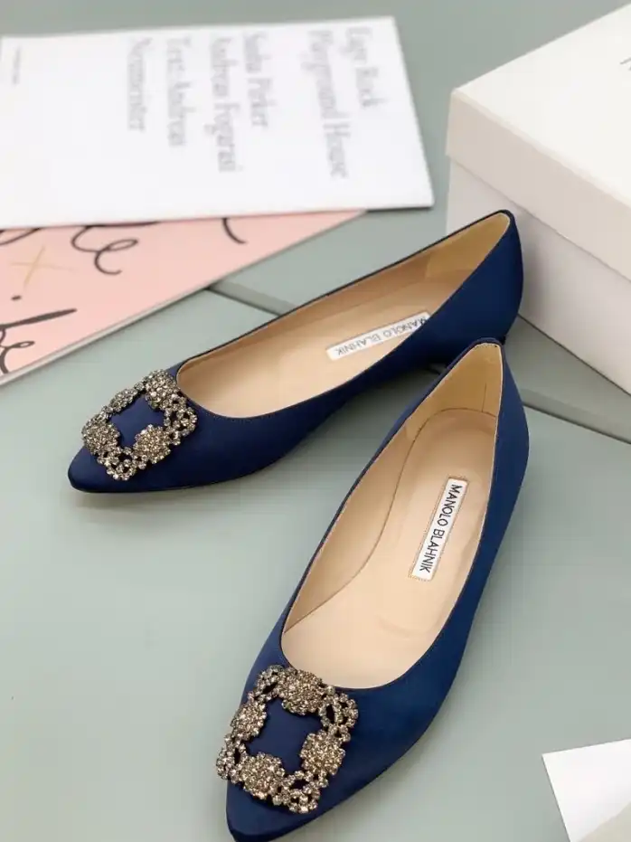 hype Manolo Blahnik flat shoes