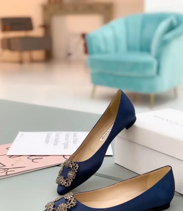 hype Manolo Blahnik flat shoes