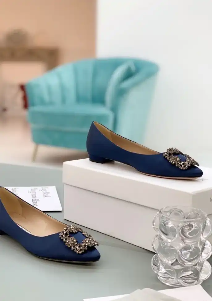 hype Manolo Blahnik flat shoes