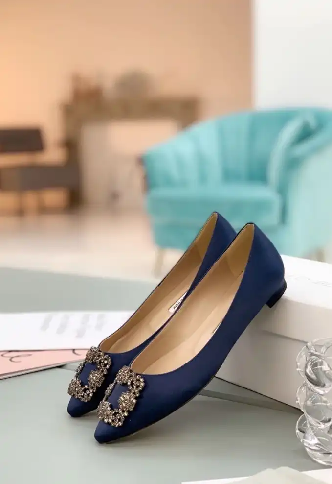 hype Manolo Blahnik flat shoes