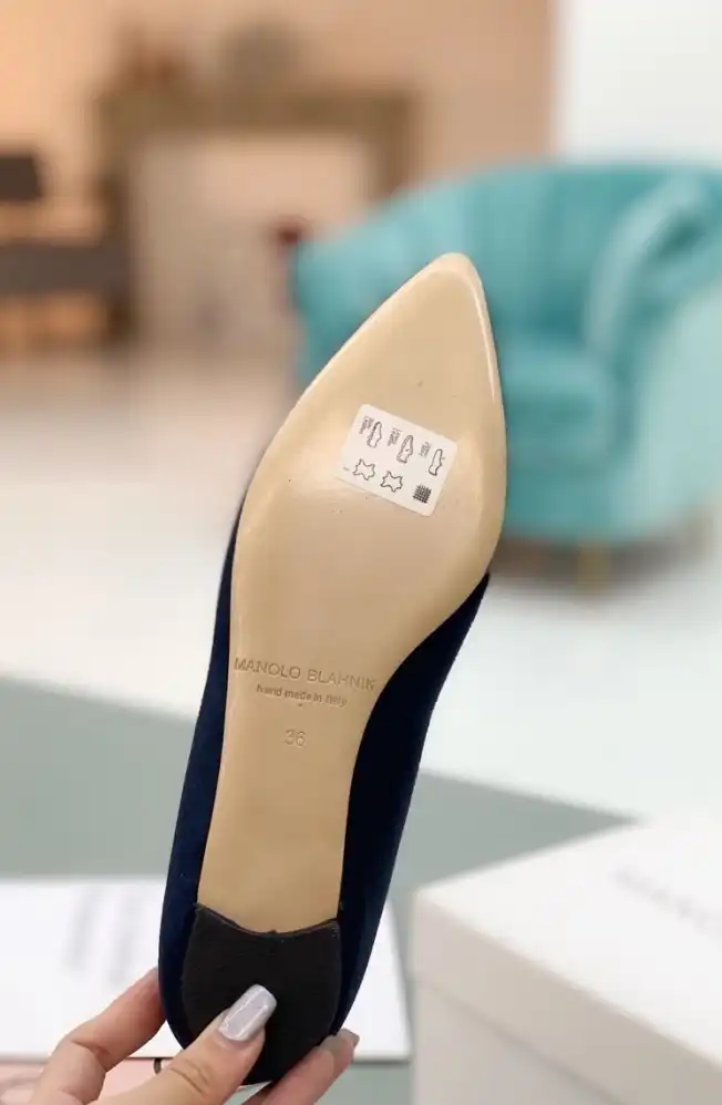 hype Manolo Blahnik flat shoes