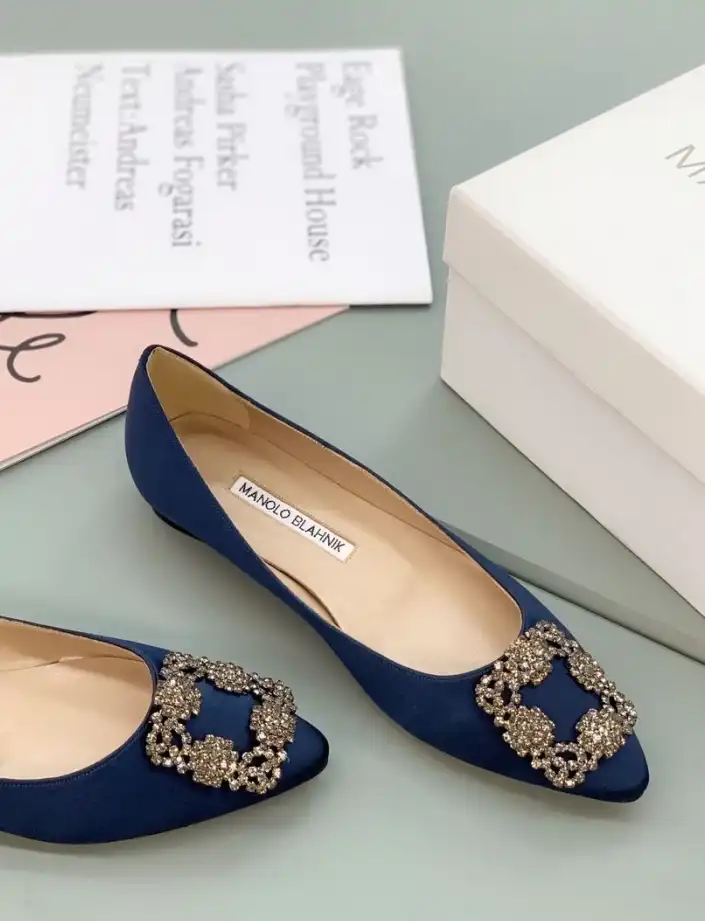 hype Manolo Blahnik flat shoes