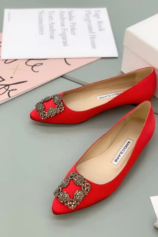 hype Manolo Blahnik flat shoes