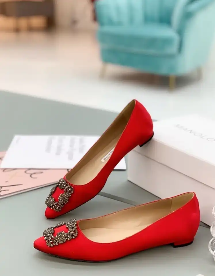 hype Manolo Blahnik flat shoes