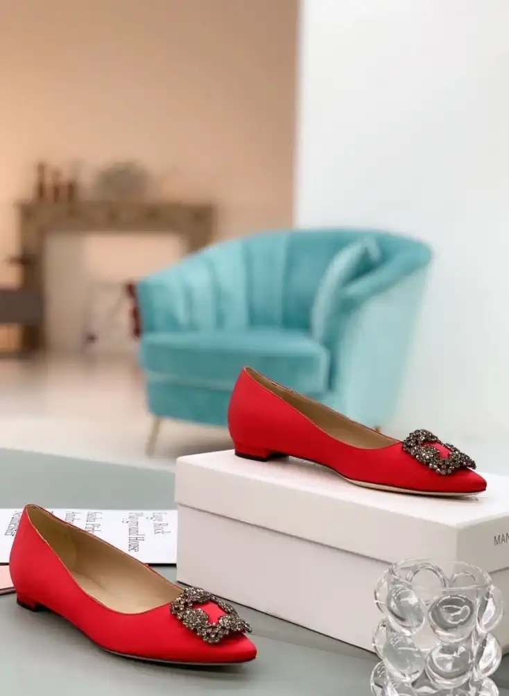 hype Manolo Blahnik flat shoes