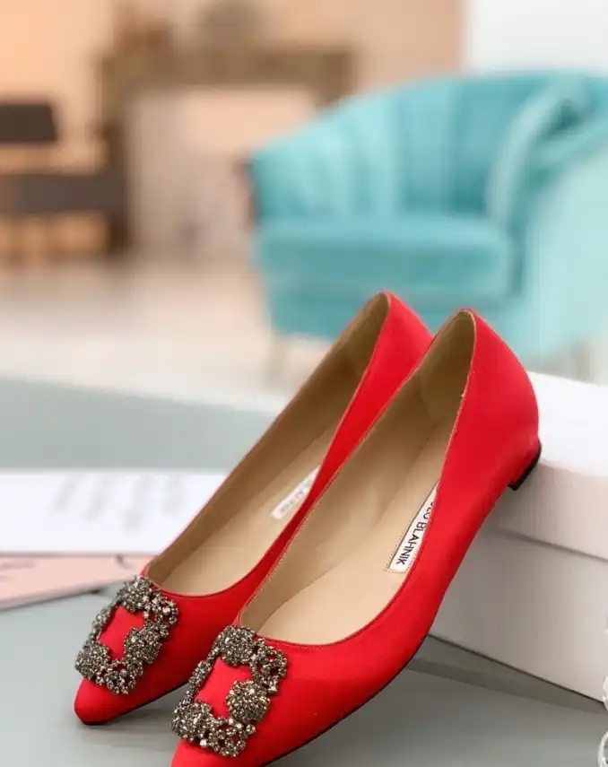 hype Manolo Blahnik flat shoes