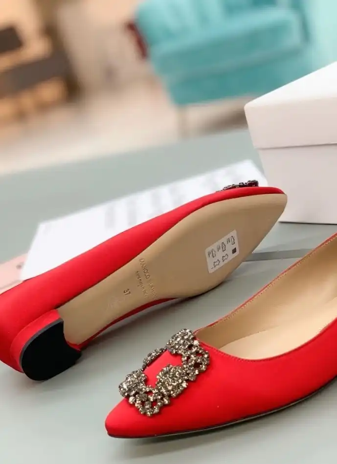 hype Manolo Blahnik flat shoes