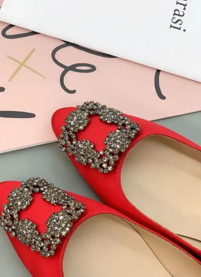 hype Manolo Blahnik flat shoes