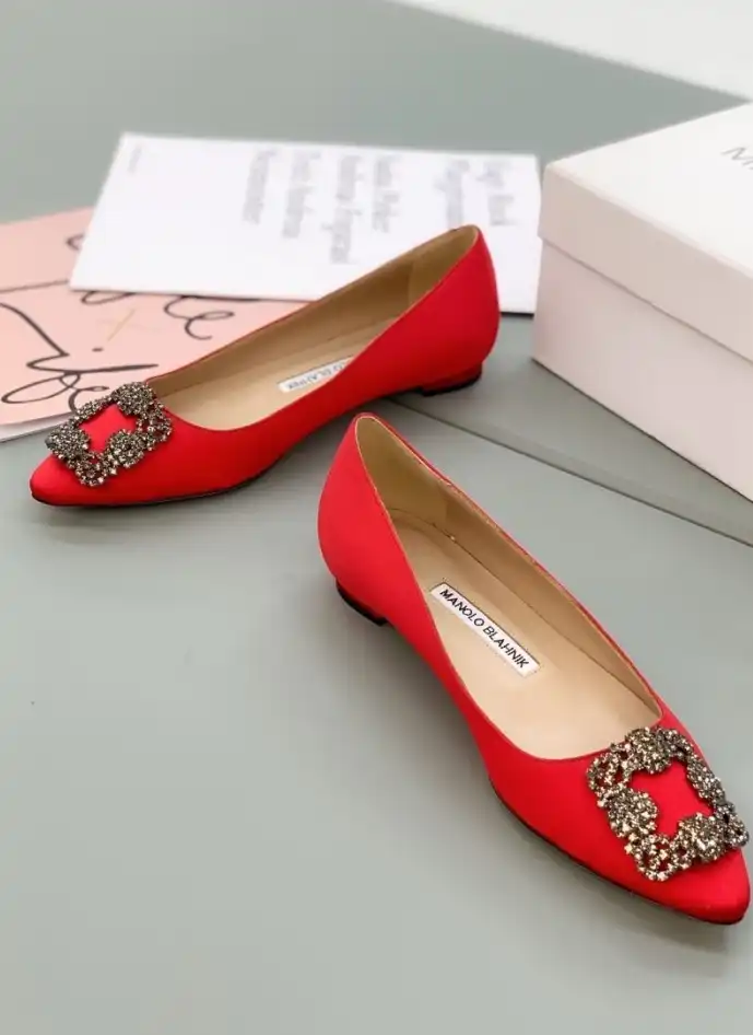 hype Manolo Blahnik flat shoes