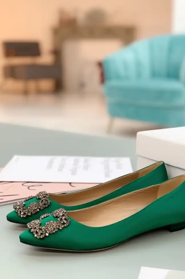 hype Manolo Blahnik flat shoes