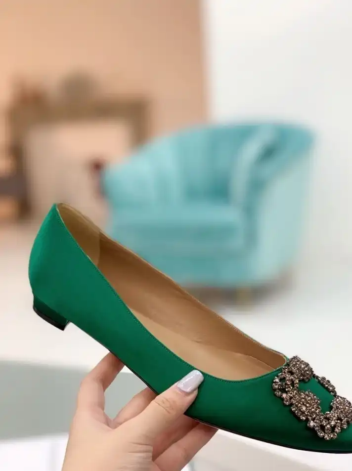 hype Manolo Blahnik flat shoes