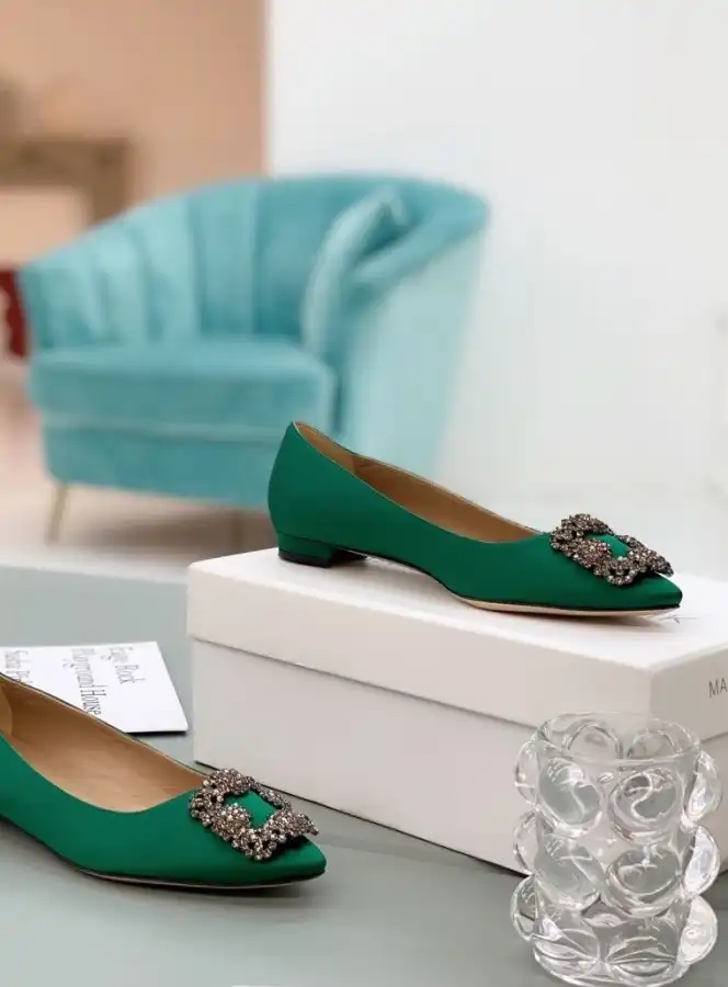 hype Manolo Blahnik flat shoes