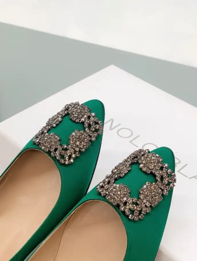 hype Manolo Blahnik flat shoes