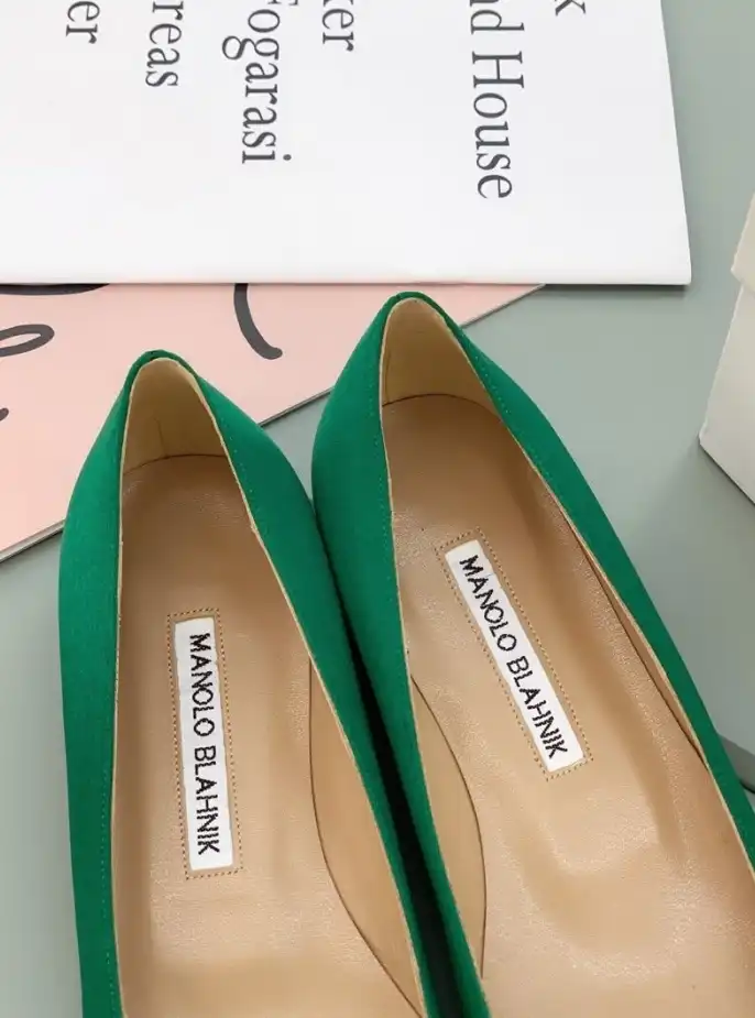 hype Manolo Blahnik flat shoes