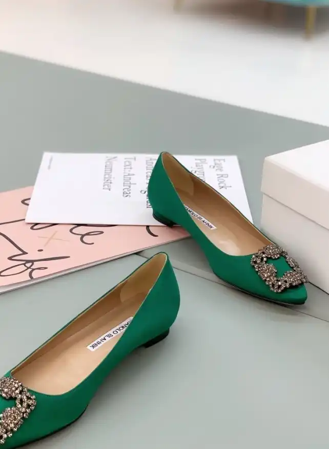 hype Manolo Blahnik flat shoes