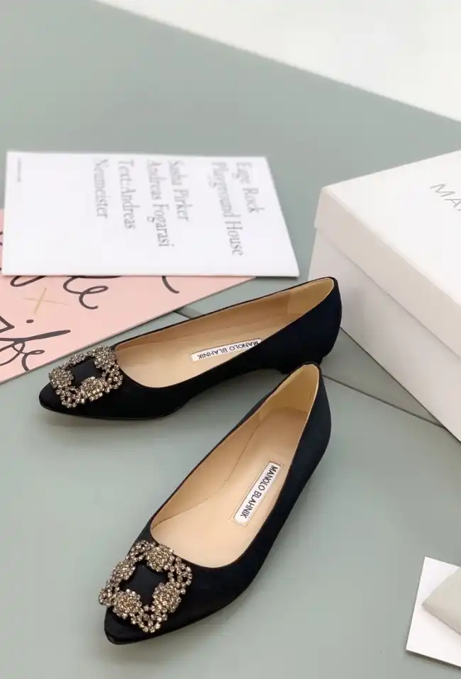 hype Manolo Blahnik flat shoes