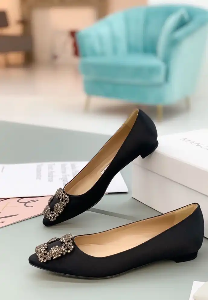 hype Manolo Blahnik flat shoes