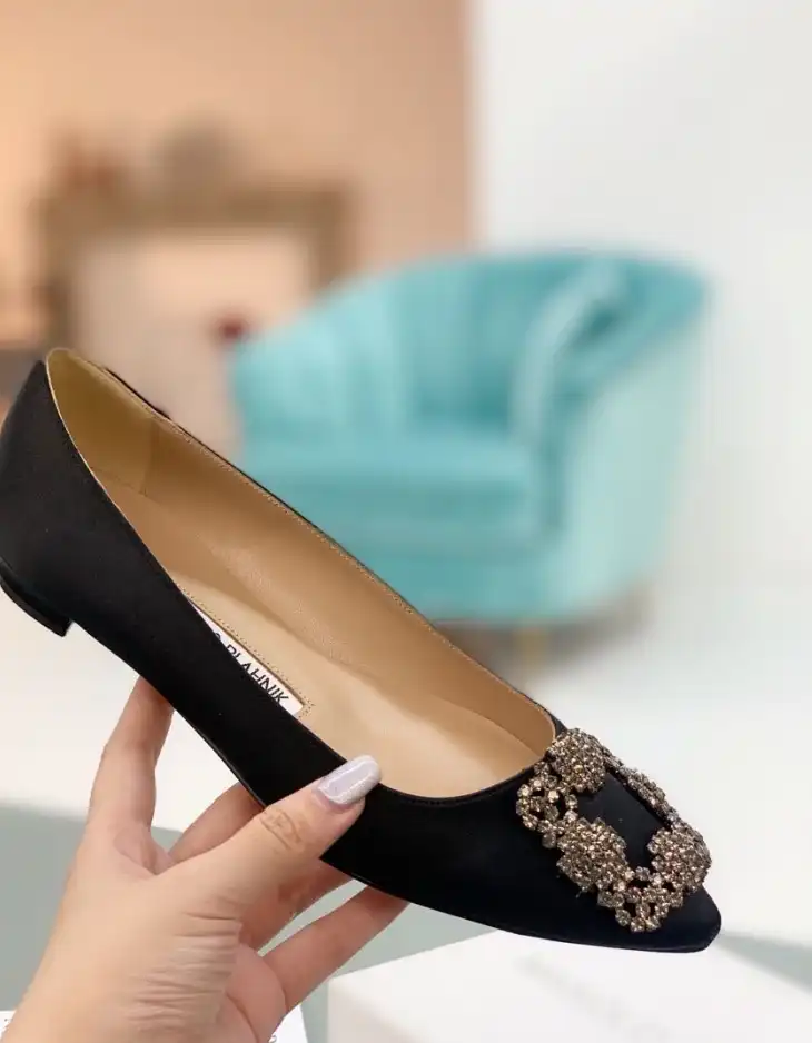 hype Manolo Blahnik flat shoes