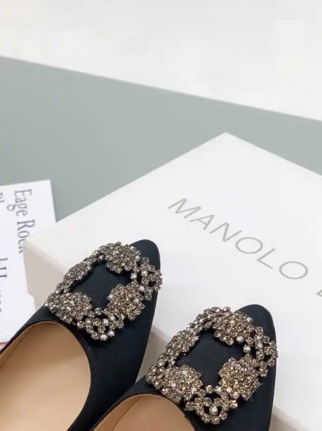 hype Manolo Blahnik flat shoes