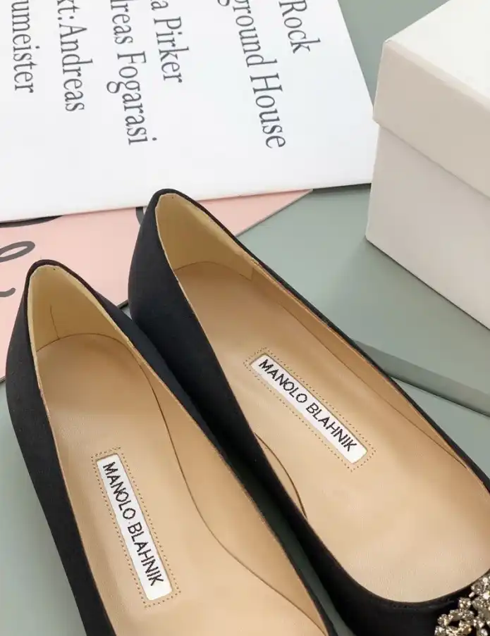 hype Manolo Blahnik flat shoes