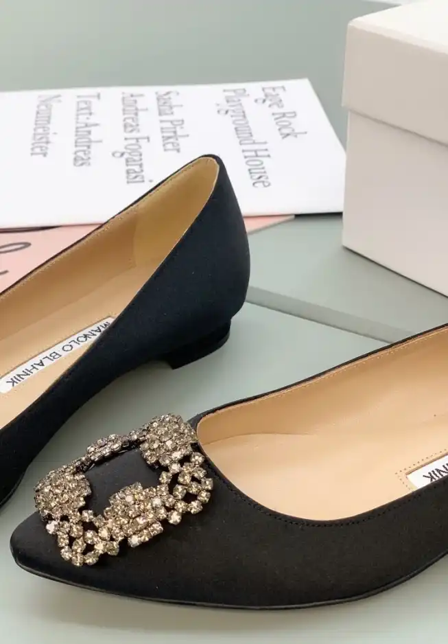 hype Manolo Blahnik flat shoes