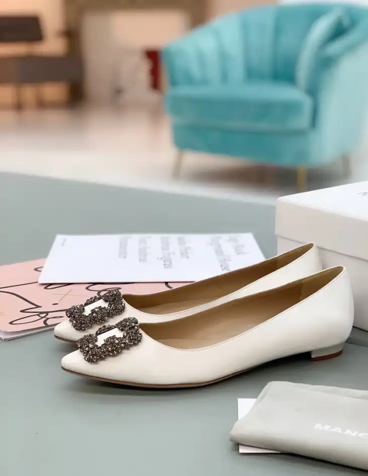 hype Manolo Blahnik flat shoes