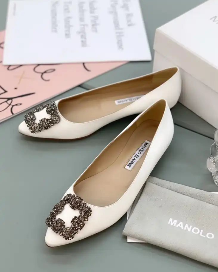 hype Manolo Blahnik flat shoes