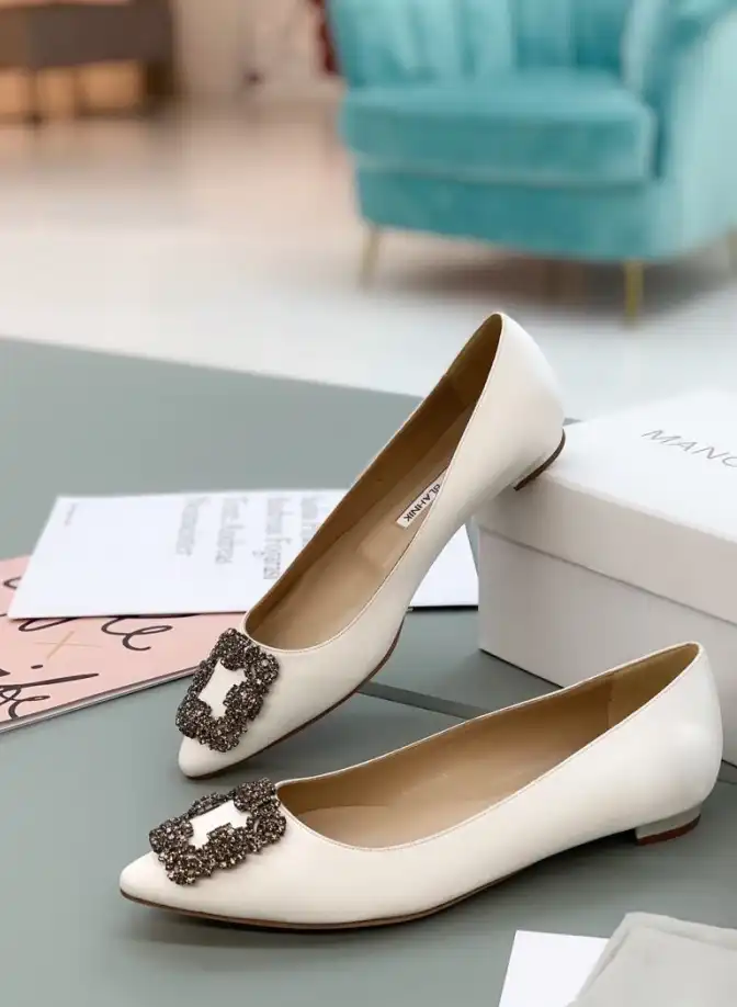 hype Manolo Blahnik flat shoes