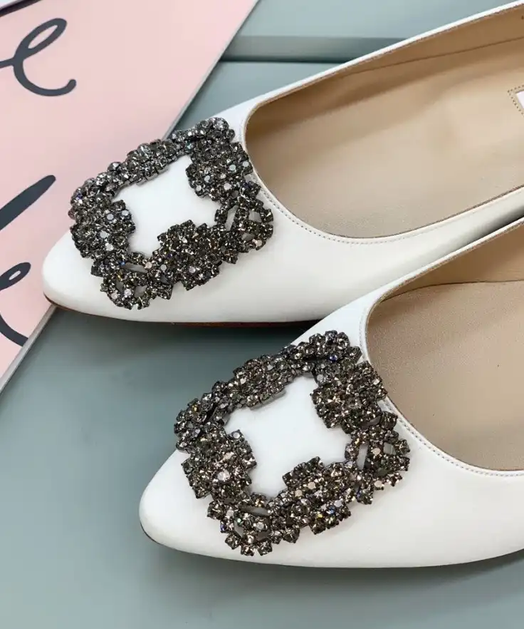 hype Manolo Blahnik flat shoes