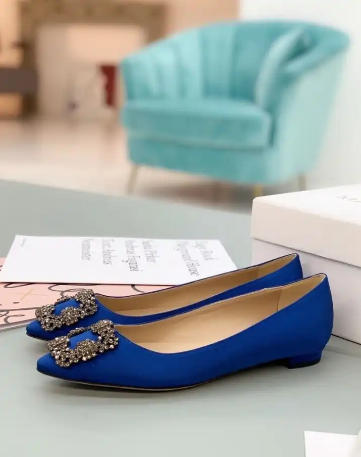 hype Manolo Blahnik flat shoes