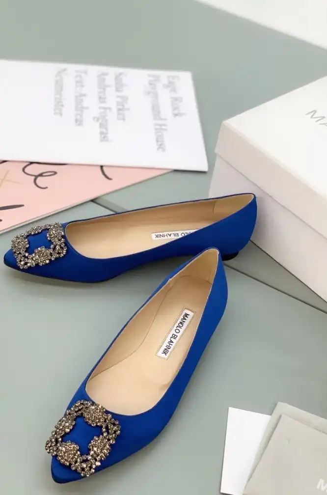 hype Manolo Blahnik flat shoes