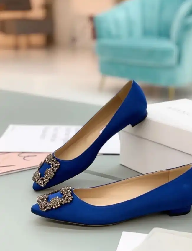 hype Manolo Blahnik flat shoes