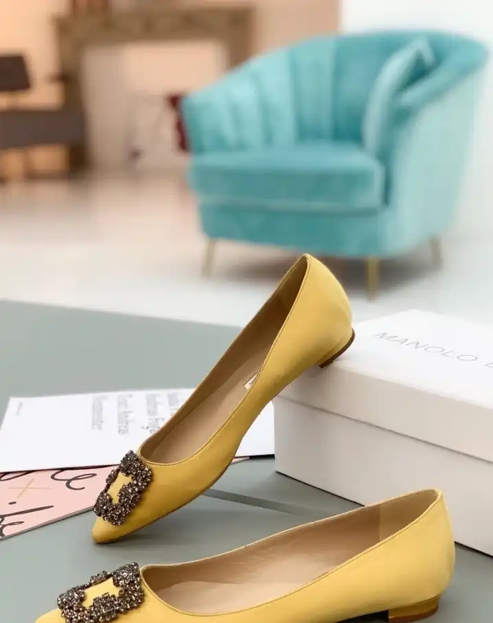 hype Manolo Blahnik flat shoes