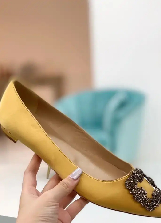 hype Manolo Blahnik flat shoes